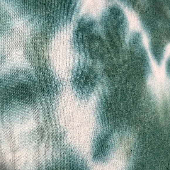 Urban Renewal Green Tie Dye Heart sweatshirt - Picture 11 of 12